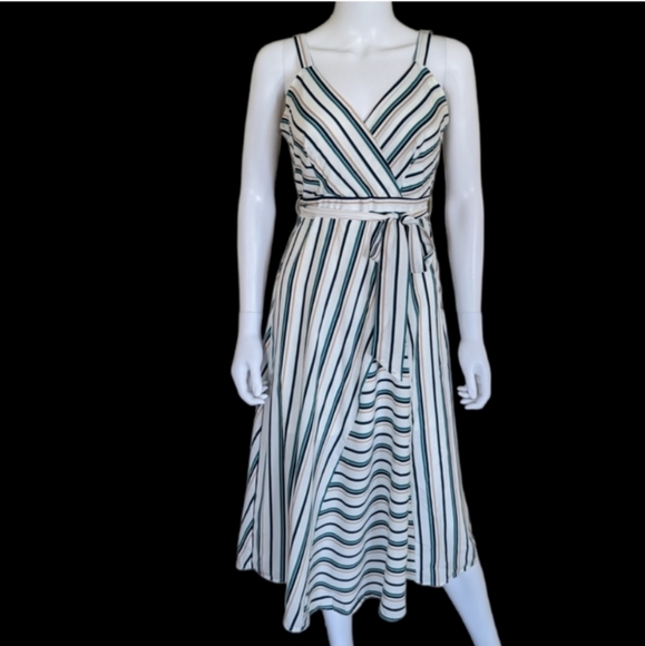 Scarborough Stripe Wrap Dress Sleeveless V Neckline Loveriche - Picture 4 of 15